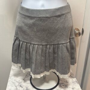 High wasted pleaded skirt